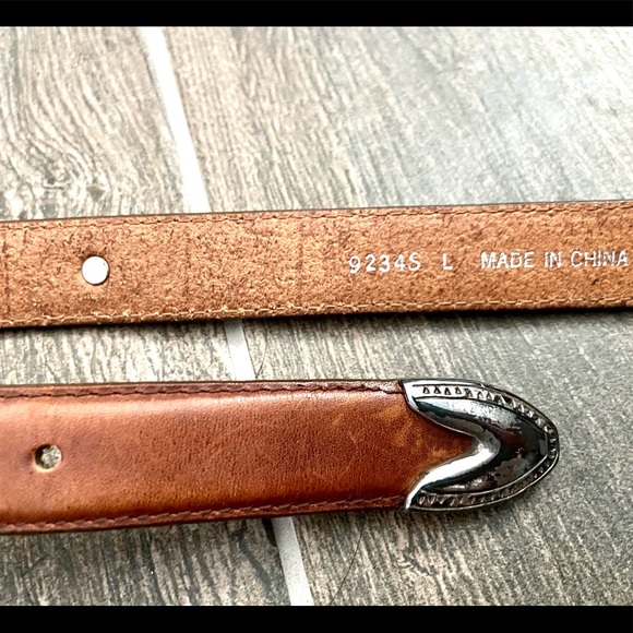 The Ritz Leather Western Belt w/Silver Concho Bead - Picture 6 of 8